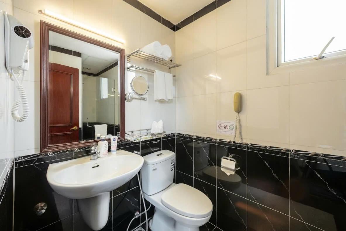 A25 Hotel - 15 Tran Quoc Toan Hanoi Buitenkant foto